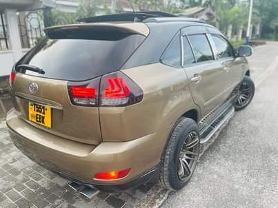 A picture of TOYOTA HARRIER NEW MODEL BEI 30M 0757455444