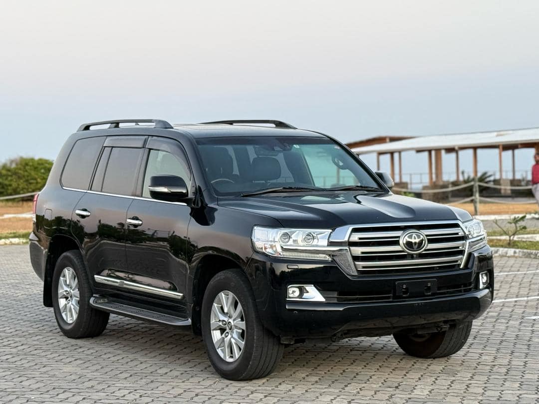 A picture of LAND CRUISER