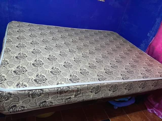 queen size bed