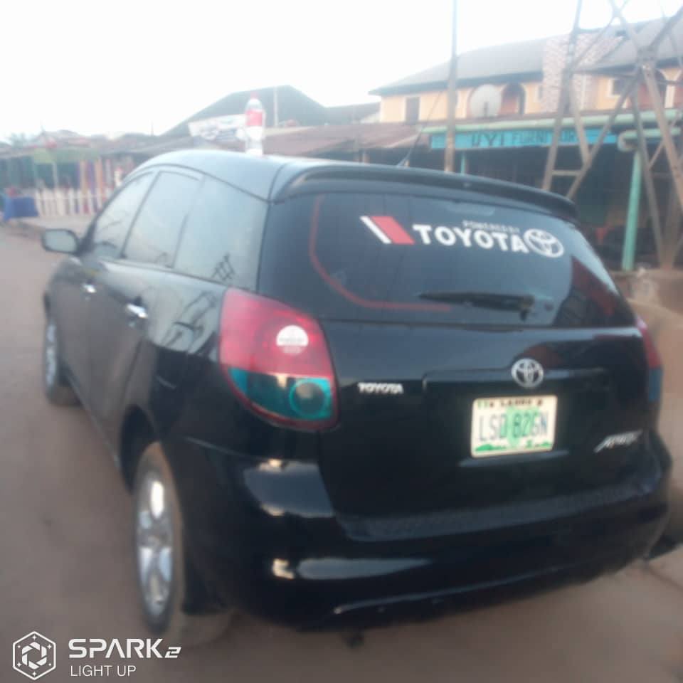A picture of Toyota matrix 04