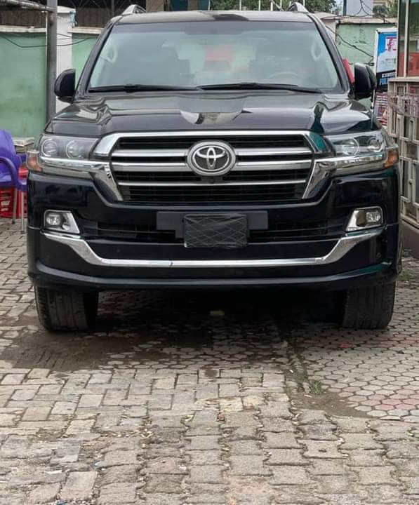 A picture of Toyota land cruiser Prado Gxr 2019 model 4 sale Bought