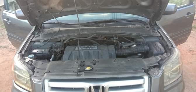 A picture of Honda Pilot 2008 Grey Ford Sale Registered