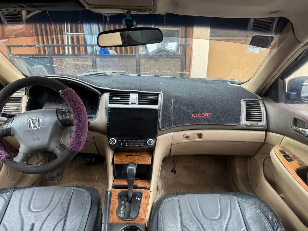 A picture of Honda Accord 2004
