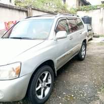 A picture of Neatly used Toyota Highlander 2007 model with silent hybrid engine