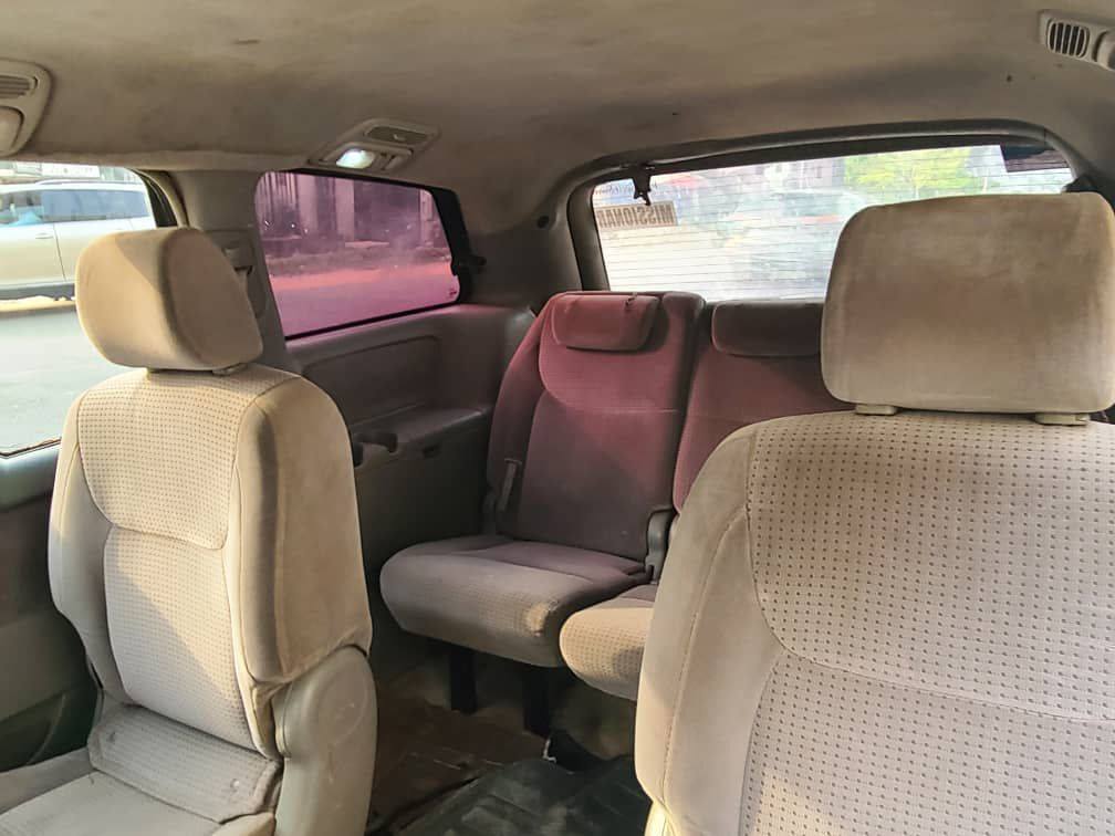 A picture of Toyota Sienna 2006 model