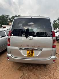 A picture of Toyota noah 4WD at 20m