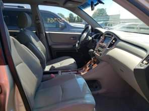 A picture of Tokunbo vehicle Toyota highlander 2005 Price 1 5Million Lagos State