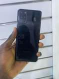 A picture of Samsung S20 plus 128gb duos 270K with a screen issue