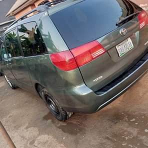 A picture of 2005 Toyota sienna Silent engine Perfect transmission Ac chilling 2