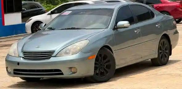 A picture of Distress distress A Super clean Nigeria used Lexus ES 330