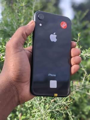 A picture of i phone xr Gb 64 kila kitu clen 540k tu