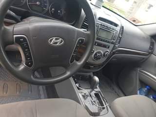 A picture of Hyundia Santafe 2010 model registered Nigerian used