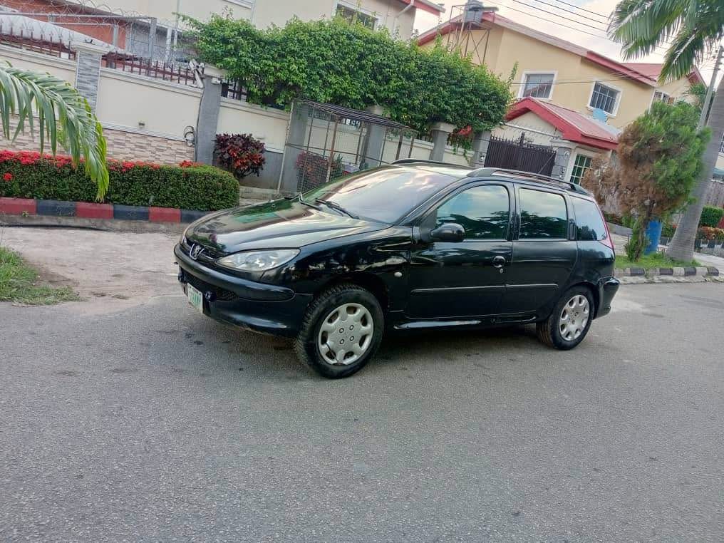 A picture of 2005 Peugeot 206