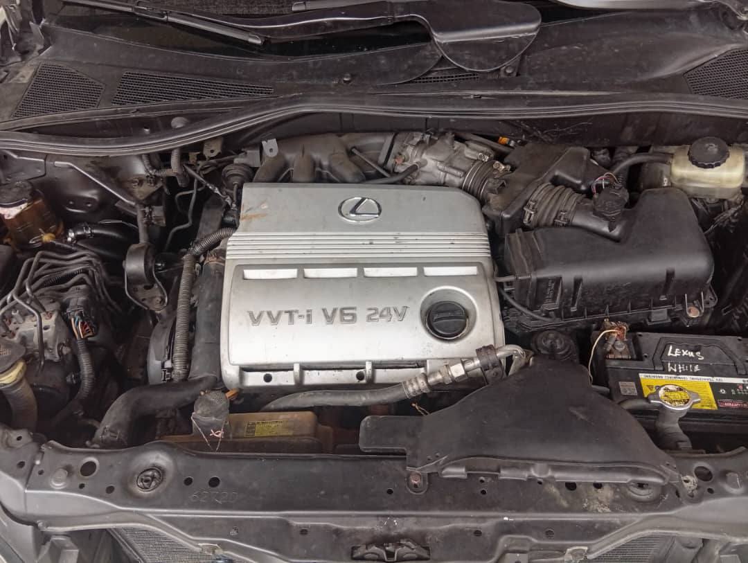 A picture of LEXUS RX330