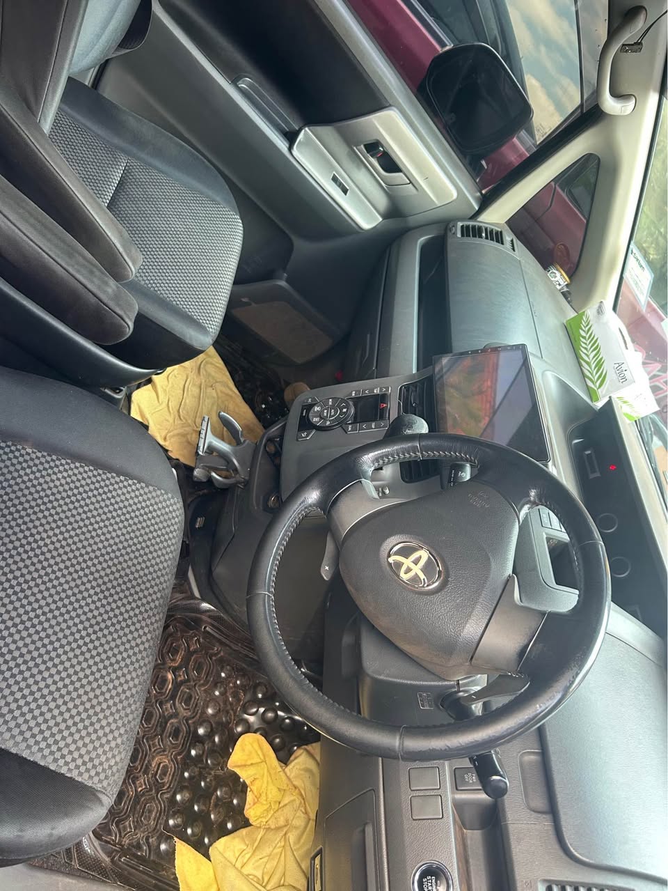 A picture of TOYOTA NOAH SI