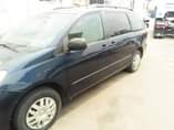 A picture of Toyota sienna LE 2005