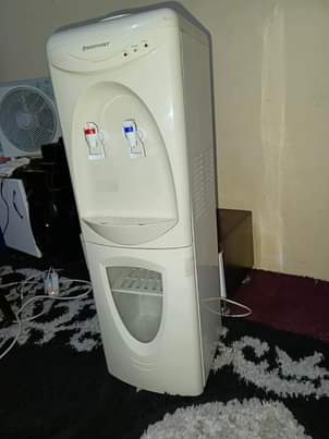 A picture of Water dispenser inatoa maji maji barid Tu bei 110000