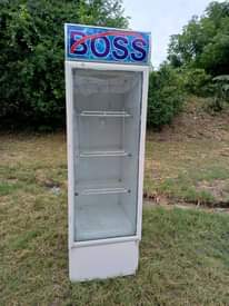 A picture of Boss display fridge Lita 400 Linapooza sanaaa Bei 480000 Pigaa