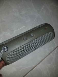 A picture of JBL flip 5 speaker