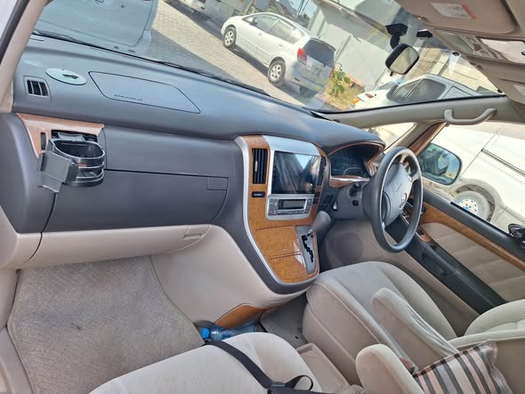 A picture of TOYOTA ALPHARD MODEL 2007