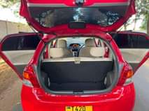 A picture of Toyota Vitz Newmodel gari kali saaana Bei ml 12 8