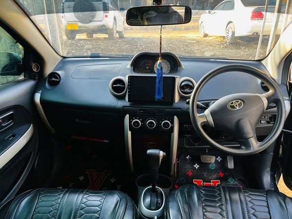 A picture of TOYOTA IST
