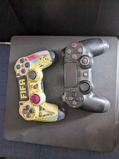 A picture of PS3 NA PS4 SLIM