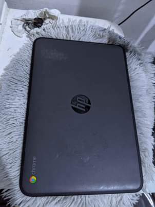 A picture of Nauza PC pamoja na External yake GB 512 na imejaa