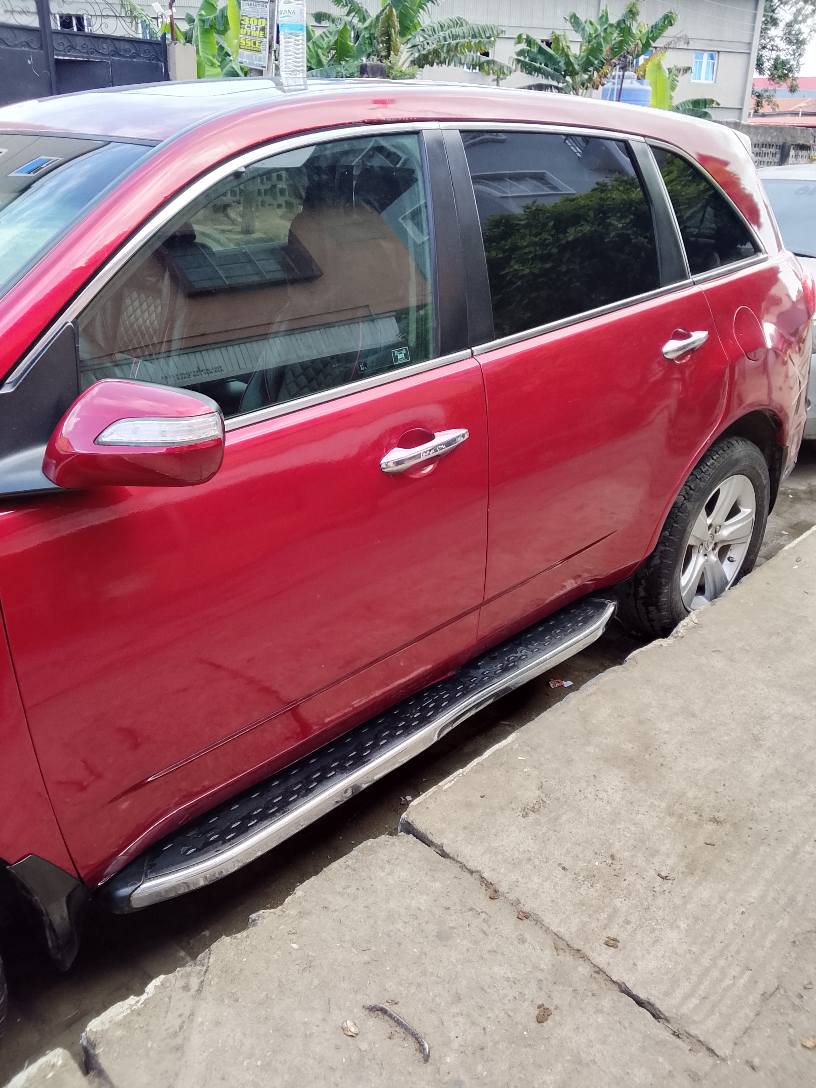 A picture of Accura MDX 2011