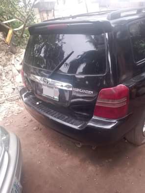 A picture of 04 Toyota Highlander Good gear and silent engine Ac working