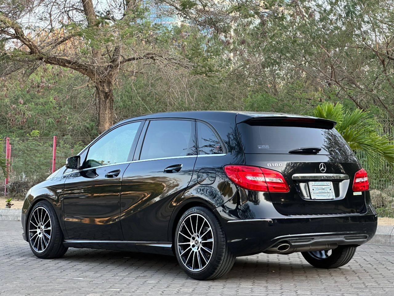 A picture of  BEI PRICE 31.8M Contact Mercedes Benz B Class Year