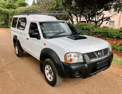 used nissan np300