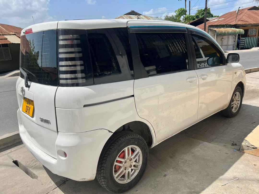 toyota sienta