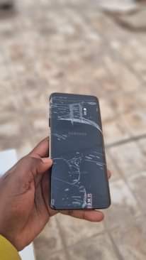 A picture of UK used original Samsung S9PLUS both wholesale and retail