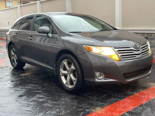 A picture of wow This is sparkling clean Toyota venza 2010 model registered