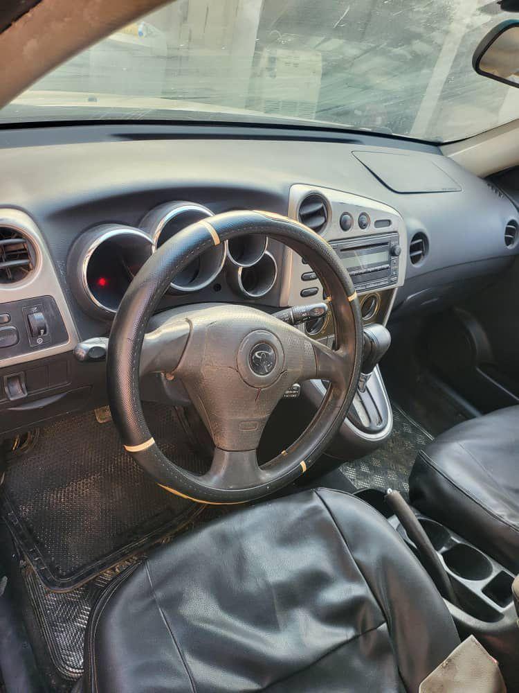 A picture of Toyota matrix 05