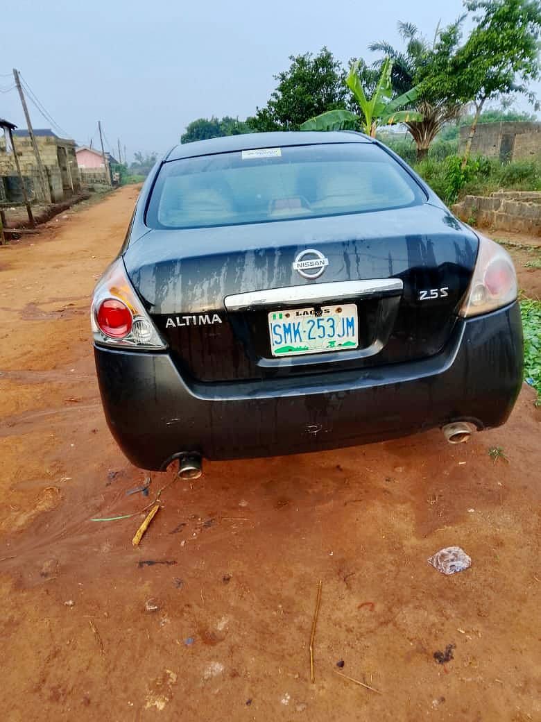 A picture of 09 Nissan Altima