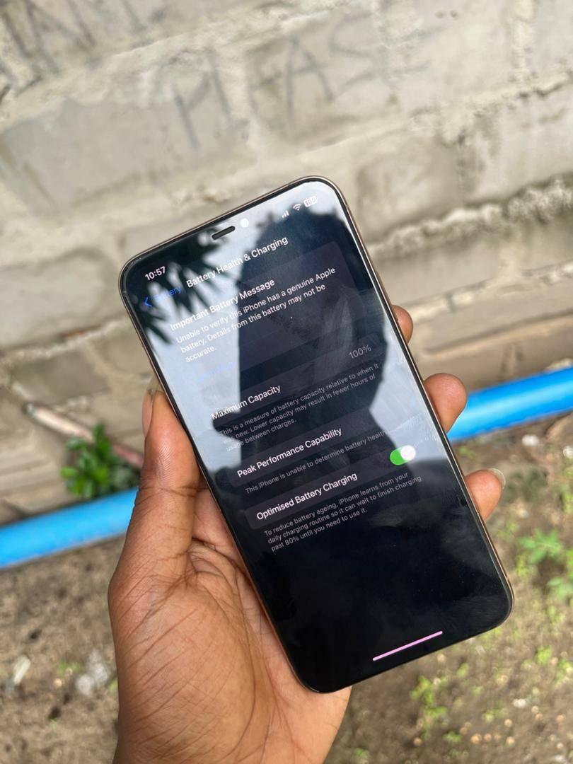 A picture of iPhone 11 PROMAX 64GB