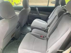 A picture of Toyota Highlander 2008 model 4 sale Super Clean body and