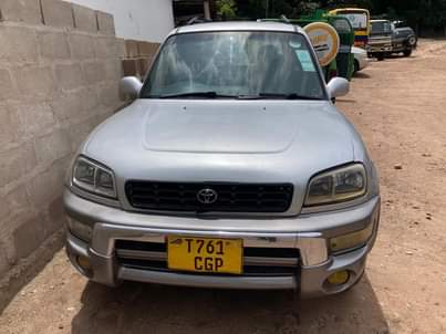 A picture of TOYOTA RAV 4 OLD FOR SALE