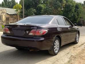 A picture of Extremely clean Lexus ES330 ac gear and engine in perfect