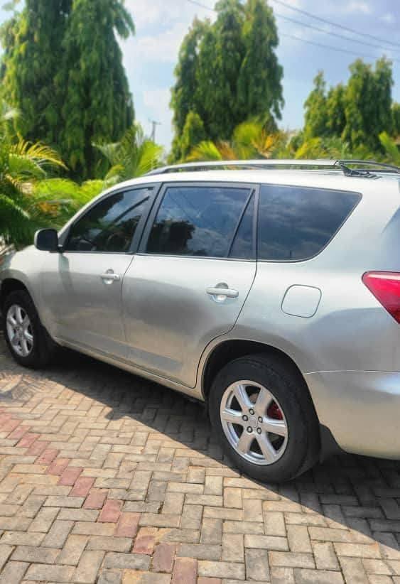 A picture of DISTRESS 08 Toyota Rav4