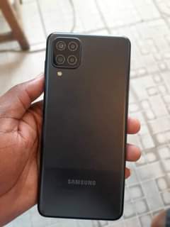 A picture of SAMSUNG A12