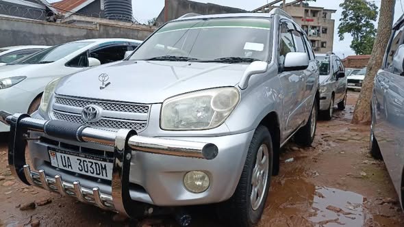 A picture of Rav4 CALL 0757294136