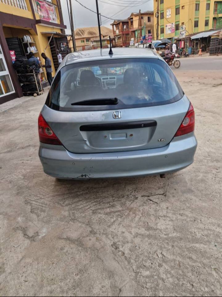 A picture of Honda civic 5 8 Nissan 5 750 Belingo 4 7
