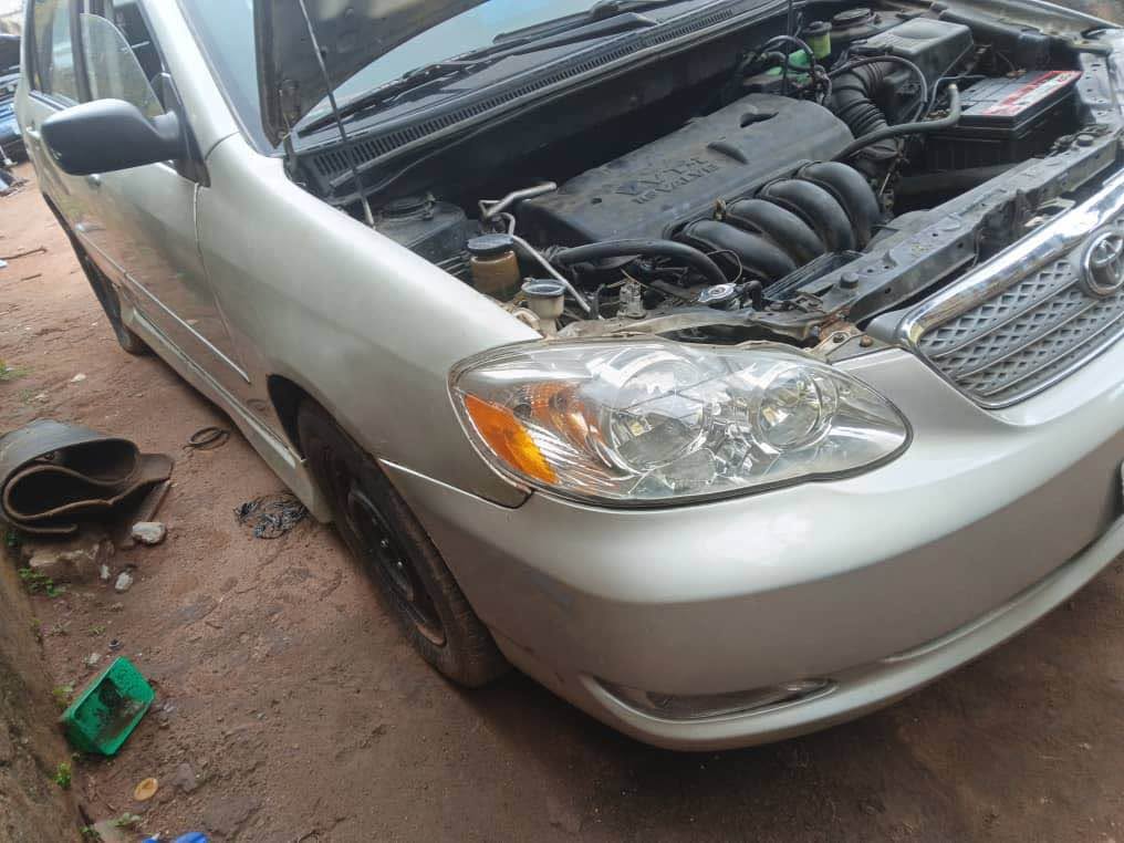 A picture of Toyota Corolla 2005 ready to buy and drive to kasablsnca
