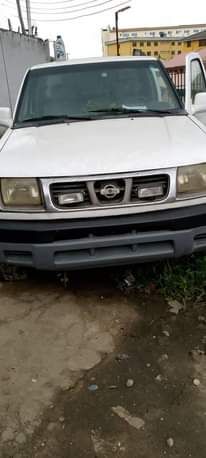 A picture of NISSAN FRONTIER 4