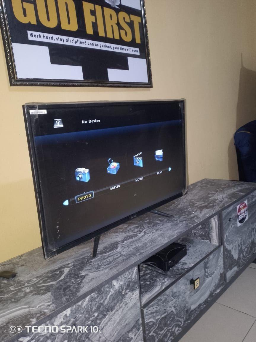A picture of 32 inches LED TV 45k WARRI 08057367599