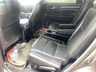 A picture of Highlander 2016 full option Buy and drive Nothing to fix