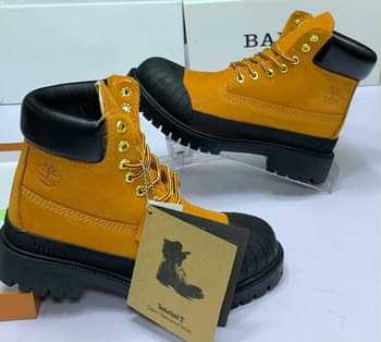 A picture of Timberland waterproof org WhatsApp 0627380274